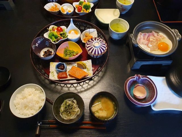 쿠로카와 온천마을에 있는 야마시노부에서 신선이 되어보세요.