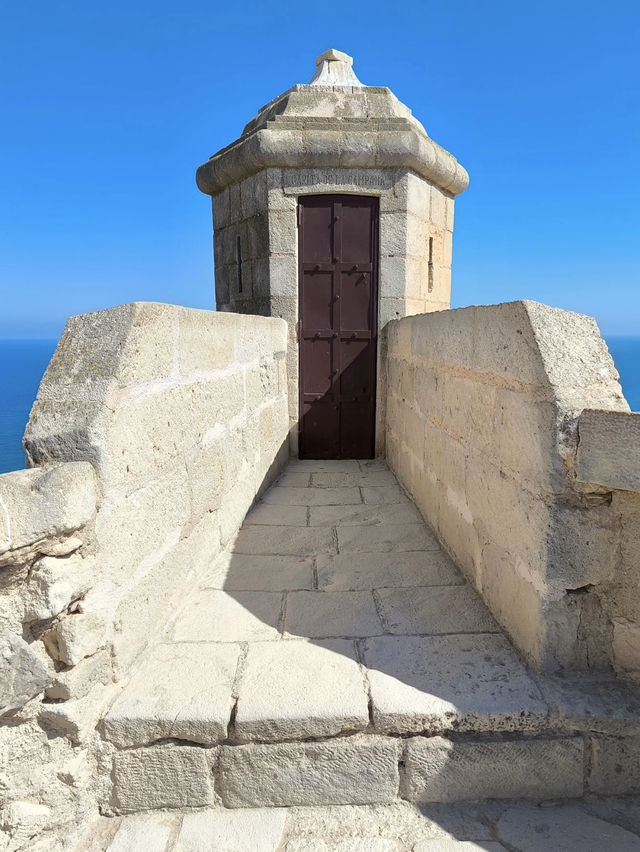 Castell de Santa Bárbara: Alicante’s Fortress in the Sky 