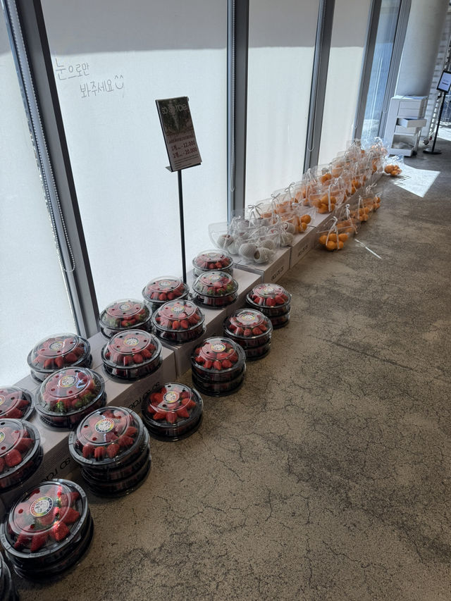 고급스러운 인테리어와 맛스러운 베이커리가 가득한 소소래