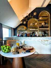 The InterContinental Sydney, a nice hotel with excellent service and breathtaking views.