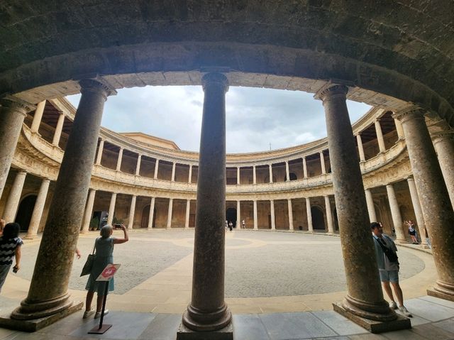 [🇪🇸グラナダ] アルハンブラ宮殿の異なる魅力、アルカサバとカルロス5世宮殿
