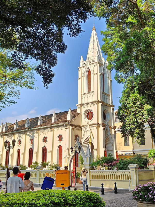 Discover the charm of Shamian Island in Guangzhou! 🏝️
