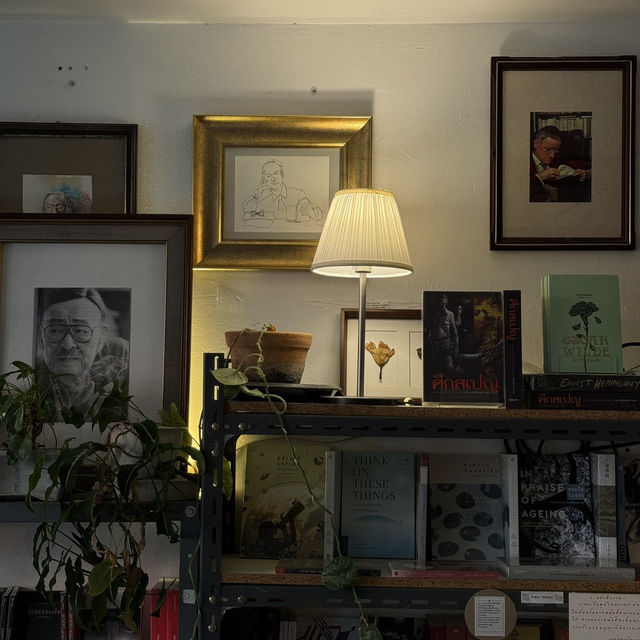 A BOOK with NO NAME ร้านหนังสือที่ชิกๆ ย่านสามเสน