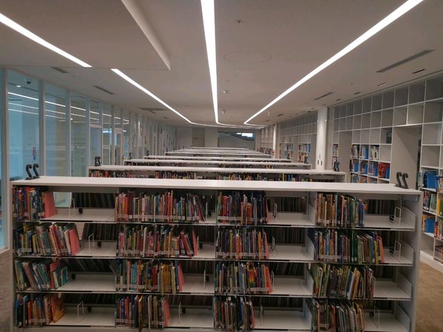 #桃園市立圖書館總館