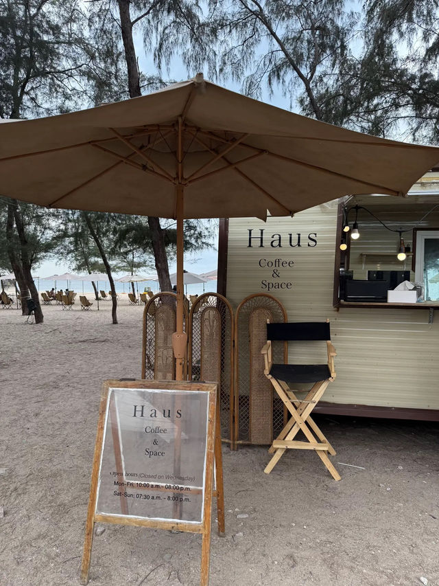 Haus Coffee and Space คาเฟ่ริมหาดแสงจันทร์ จ.ระยอง