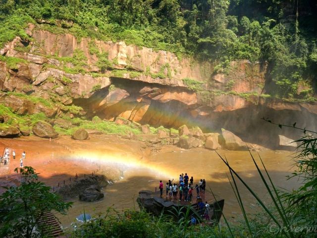 【中国】中国丹霞の一つ！国家5A級の絶景「赤水丹霞」