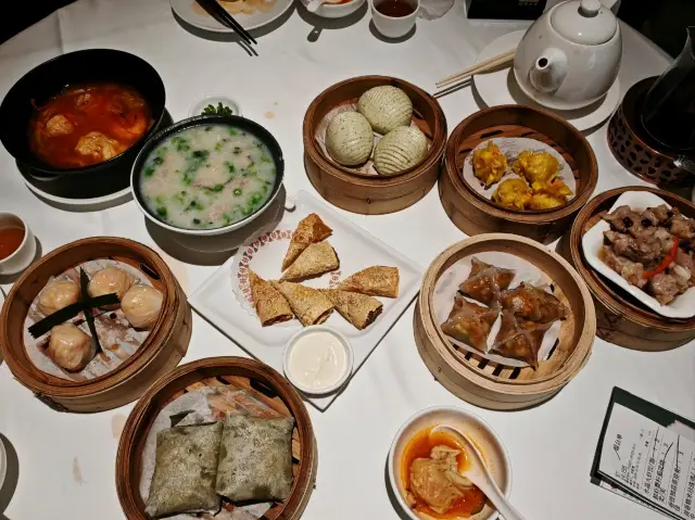Dim Sum Delights: A Taste of Elegance at Silver Delight Cantonese Cuisine