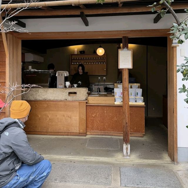 a nice little cafe by a parking lot