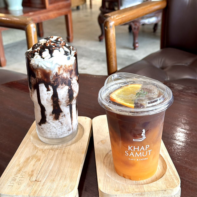 คาเฟ่ริมทะเล