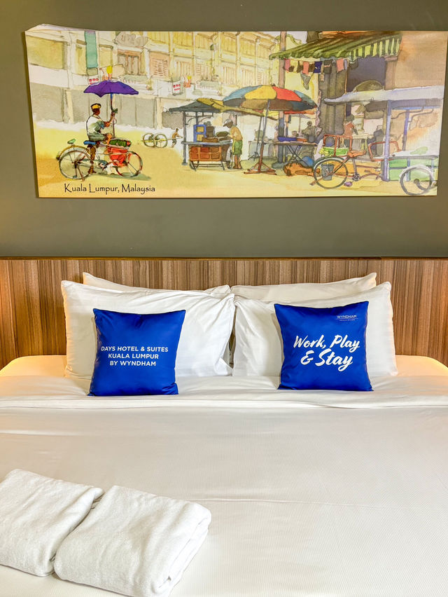 Days Hotel & Suites by Wyndham, 5-mins Walk Away from LRT & MRT Stations