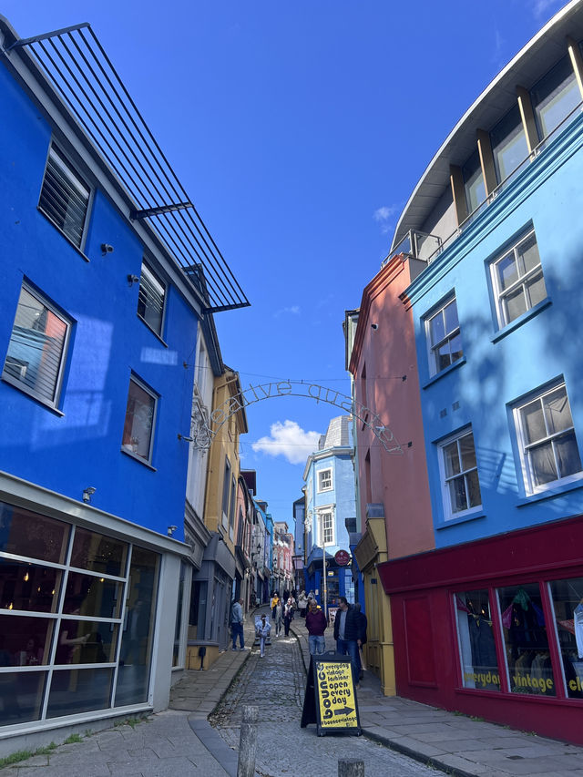 海辺の小さな町で、心がふっと軽くなる瞬間を味わったことがありますか？🇬🇧✈️🌏