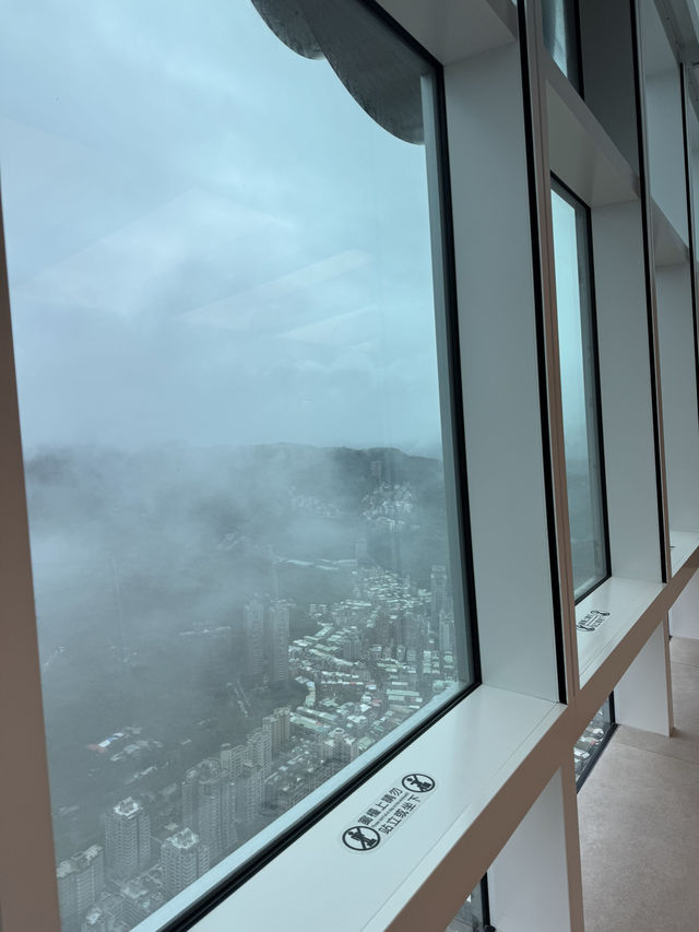 台北101大樓頂層咖啡店