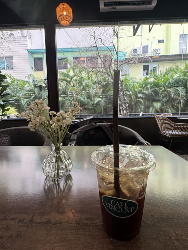 Vincent Cafe คาเฟ่ชิคๆ ในโรงแรม Town in Town