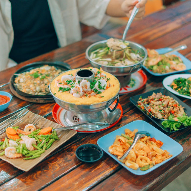 ร้านอาหารทะเลพื้นบ้าน ระยอง โคตรอร่อย ✨🦀