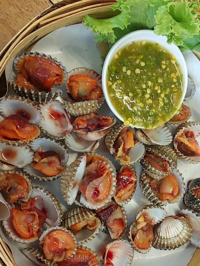 ข้าวลงเข่ง 🍽 ริมหาดวอนนภา🏖
