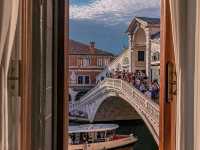Rialto Bridge: A Moment That Stays With You