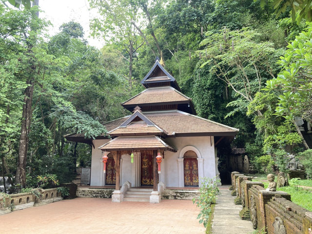 เที่ยวธรรมชาตินั่งสมาธิสงบ “วัดผาลาด” 