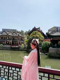 แต่งชุดฮั่นฝูเดินเล่นในเมืองโบราณ