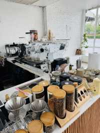 จิบกาแฟชมวัด ปรางค์วิวคาเฟ่ อยุธยา ชิลได้ทั้งวัน