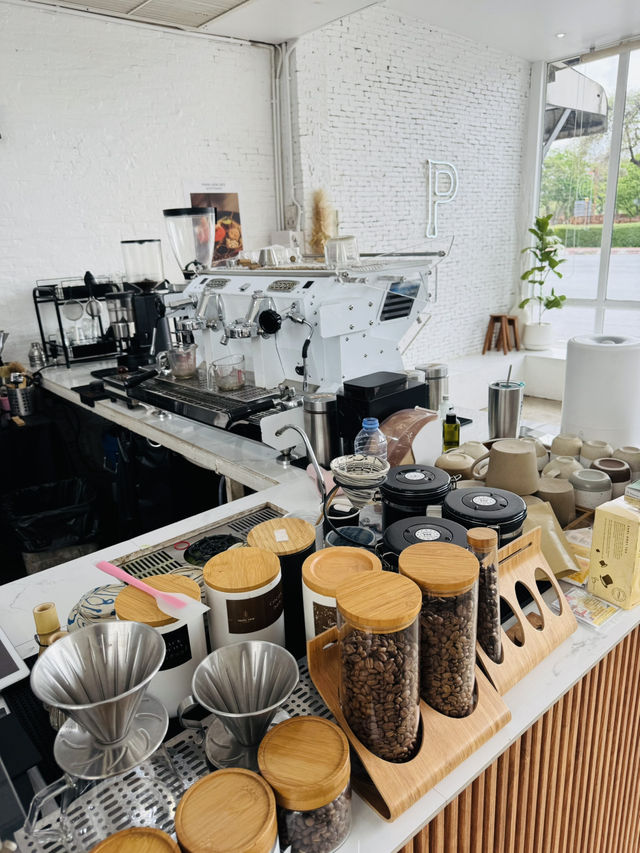 จิบกาแฟชมวัด ปรางค์วิวคาเฟ่ อยุธยา ชิลได้ทั้งวัน
