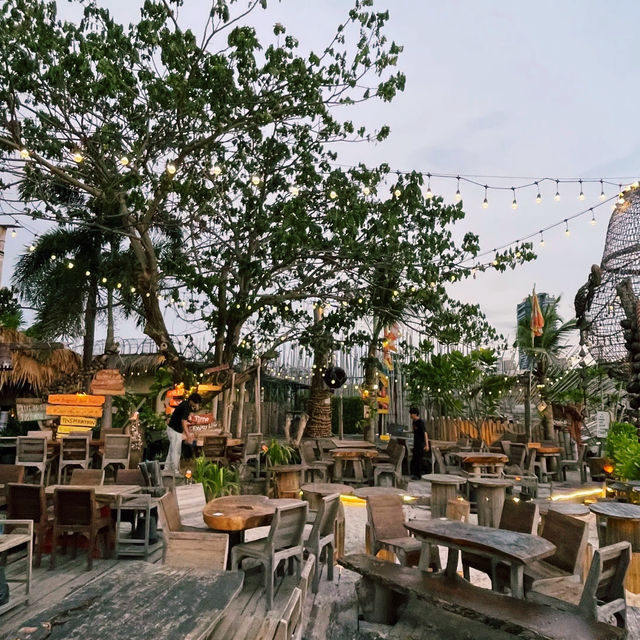 Laguna Cafe Bangsaen (ลากูน่า คาเฟ่ บางแสน)