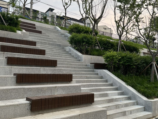 도서관에서 양식을 쌓고 냇물을보며 산책, 이런 여행어떤가요