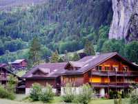 🌿 Lauterbrunnen: A Valley That Whispers in Waterfalls