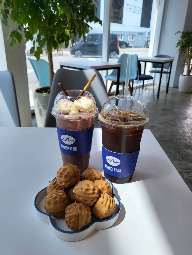 영덕 도심속 아기자기한 동해안카페