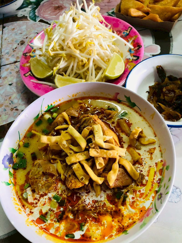 แนะนำร้านเด็ด เส้นดอยตุงสายเก่า “ข้าวซอยป้าหรอย”