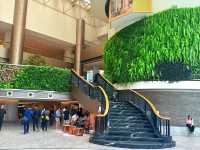 พานั่งเล่นที่ The terrace at Sindhorn