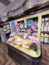 Summer shopping in Molly's castle