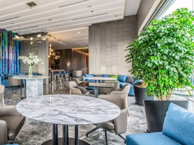 🏨🌟 Holiday Inn Johor Bahru – Comfort in the City’s Heart! 🇲🇾🛏️