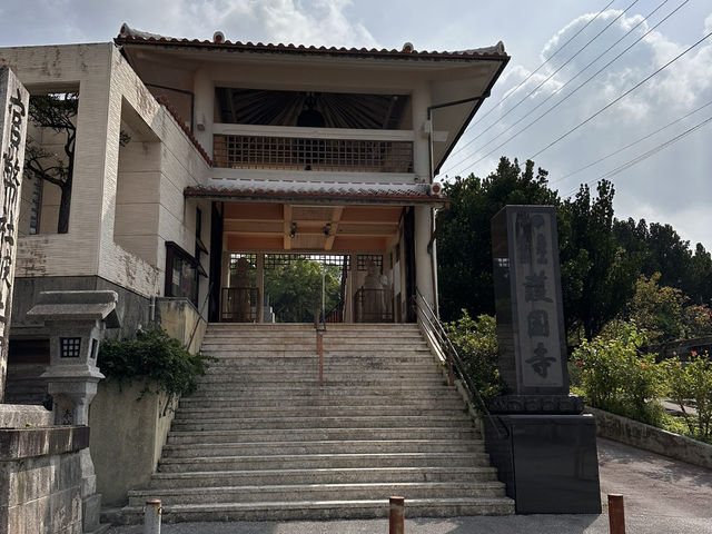 🌊「懸崖上的祈願驚艷！沖繩那霸波上宮：與海浪齊呼吸的神聖儀式」 
