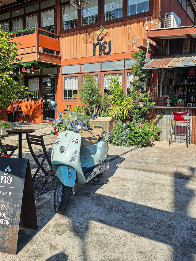 タイ伝統菓子とヴィンテージな空間を楽しめる「タイ – Thai Dessert Cafe」へようこそ！ 甘いお菓子と一緒