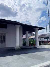 Discover History & Charm at Kuching Old Court House – A Must-Visit Heritage Landmark