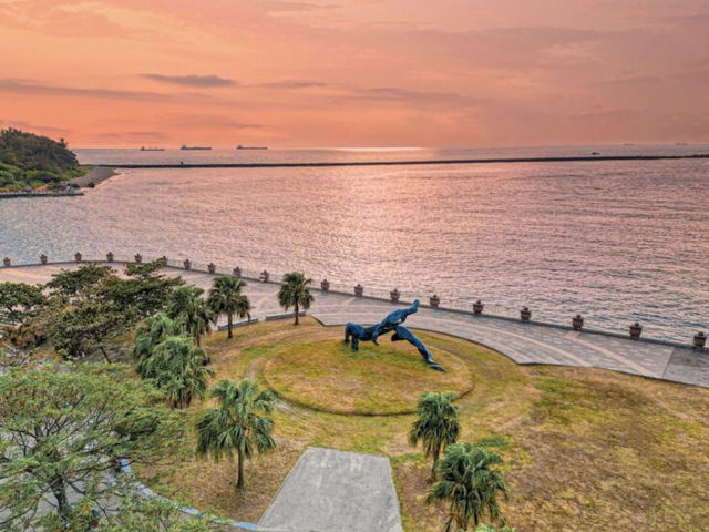 高雄最美夕陽：西子灣不只是海，是生活的詩