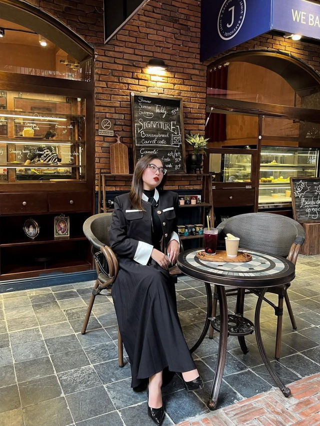 Indoor Coffee & Bistro