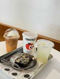 Trust Cafe and Studio: คาเฟ่มินิมอล ขนมอร่อย