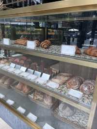 Étoile Bistro: Chic Spot for Coffee, Pastries & Afternoon Indulgence 