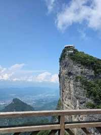 Tianmenshan is a must-visit in Zhangjiajie! ⛰️