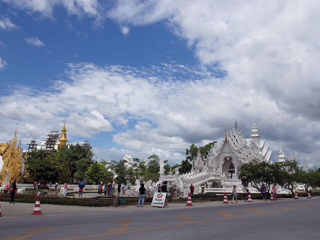 ✨ White Wonder in Chiang Rai — Wat Rong Khun