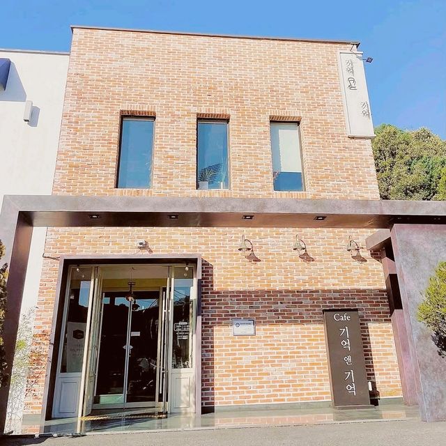 Gieok and Gieok Cafe