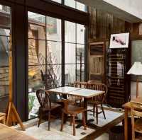 L I K E Cafe n Restaurant 