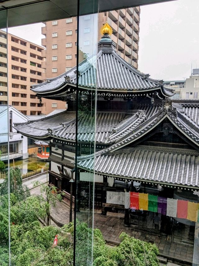 京都 | 頂法寺六角堂，被高樓大廈包圍的街區佛寺