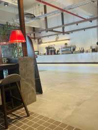 คาเฟ่ชิคๆ ในสนามแบด “Kuru Coffee House”