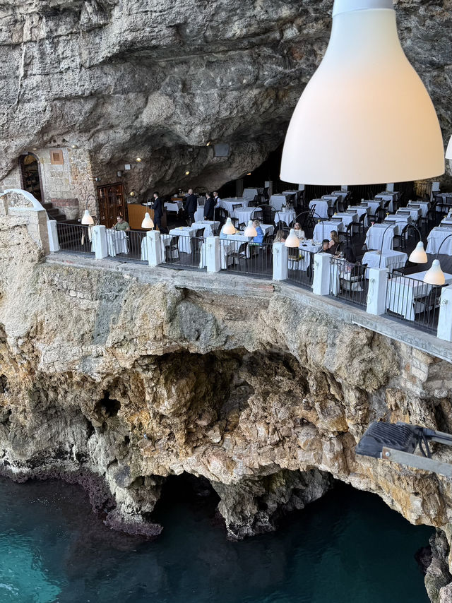 🇮🇹 G R O T T A  P A L A Z E S E  •  a cave restaurant🍴🍒
