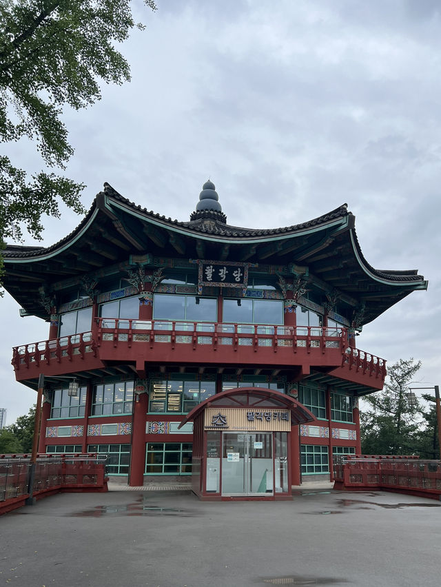 팔각당과 오를광장