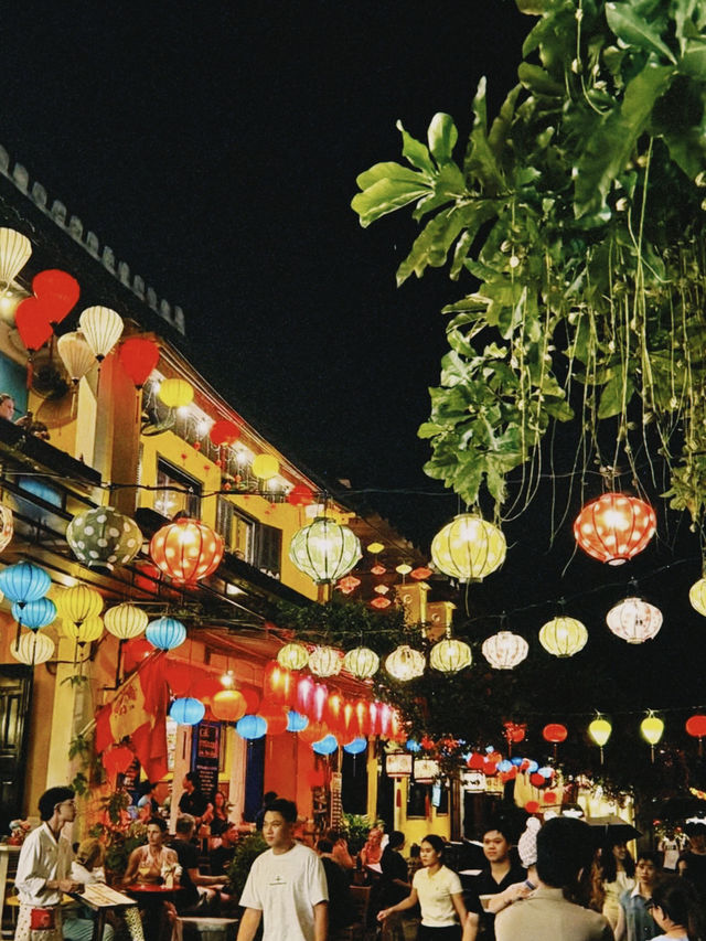 🌸 Hoi An – Timeless Charm by Day & Magical Glow by Night 🏮  🌸 Hoi An – Timeless Charm by Day & Magical Glow by Night 🏮