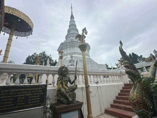 วัดพระนอนม่อนช้าง วัดดังเมืองป่าซาง ลำพูน