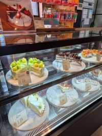 โ ์คํ์
ํฐ ์ปคํผ๋ฅผ ๋ง์ค ์์๋ ๋ธ๋์
 ์ปคํผ (Blackup Coffee Okdong)
